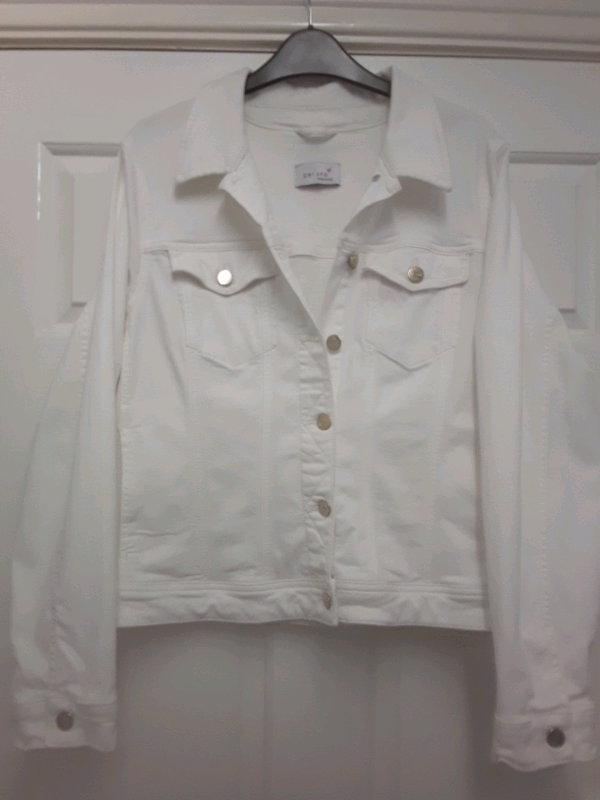 per una white jacket
